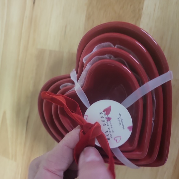 Rae Dunn XO MEASURING CUPS - Picture 6 of 7